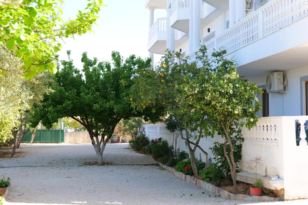 Vila Unique Aparthotel Ksamil Exterior photo